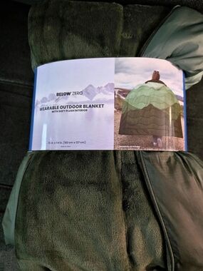 Below Zero Wearable Outdoor Blanket with Soft Plush Interior Green & Brown